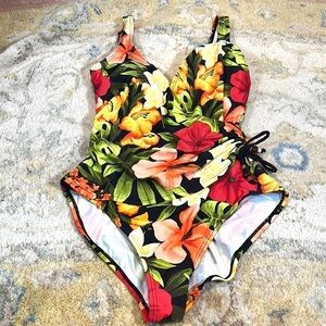 Beach Bay, Hawaiian Floral One-Piece, Incredible Fit, Full Bra Support. EUC, 10